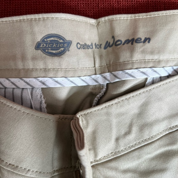 NWT Woman’s Dickies Relaxed Fit Chinos 20R - Picture 3 of 9